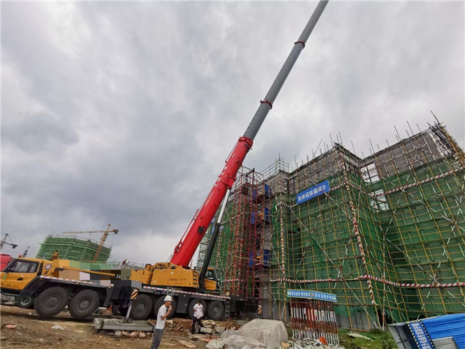 京山市吊车租赁需要注意事项