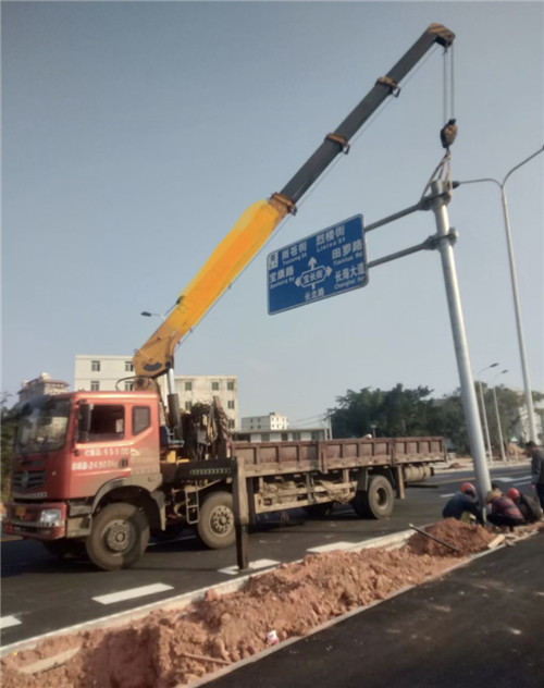 京山市设备吊装租赁吊车要用多大吊车