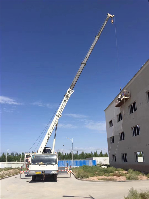 京山市“轻装强干”—— 吊车的 “轻量化臂架” 技术